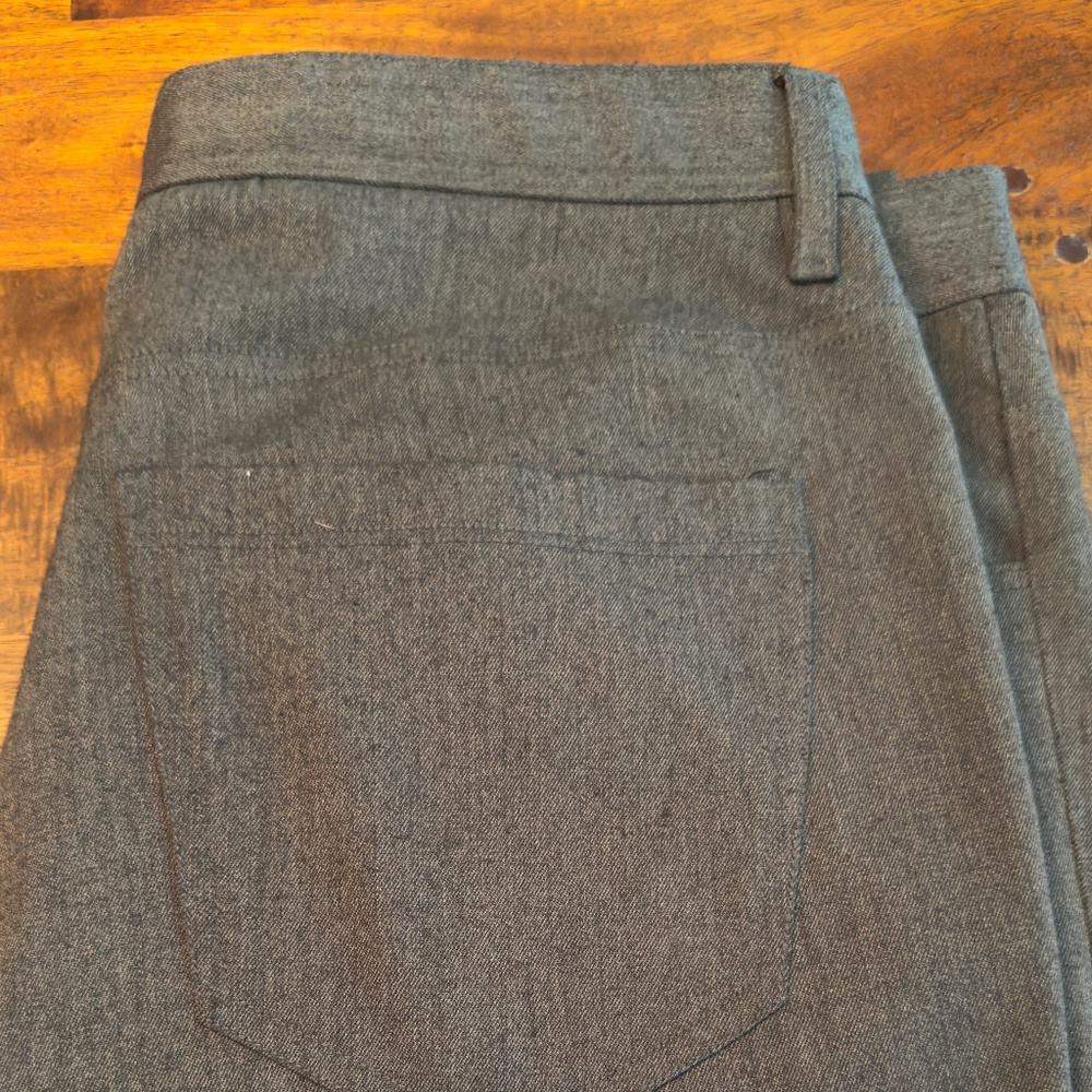 Perry Ellis TWO pairs of 5-pocket pants - Picture 13 of 14